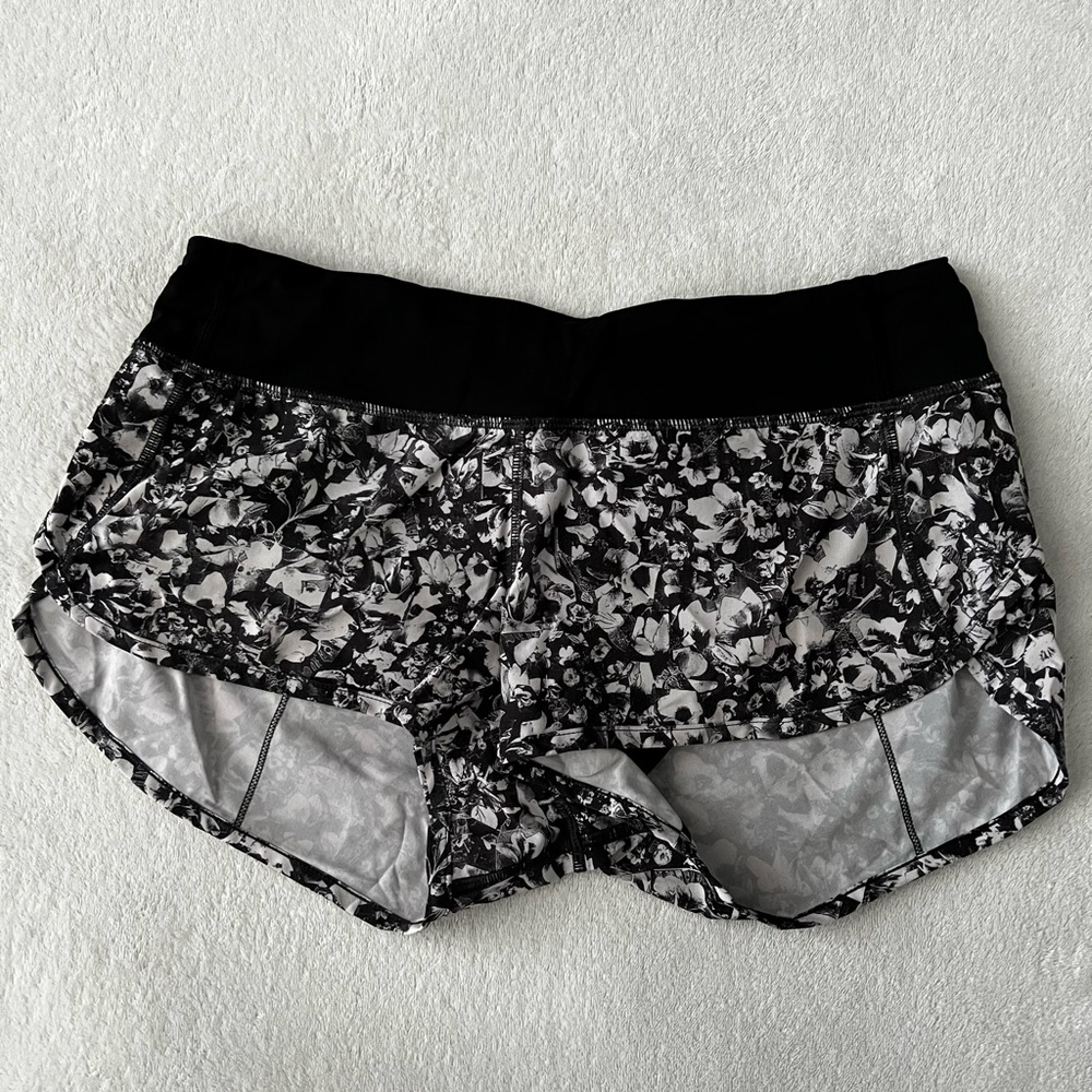 lululemon Speed Up Low-Rise Lined Short 2.5", size 6